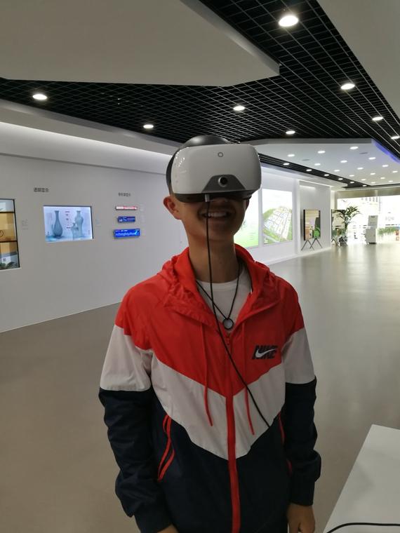 智慧、健康、创新--冯如书院师生参观京东方科